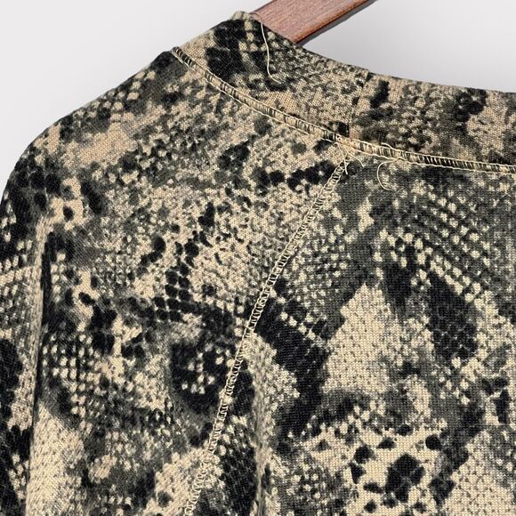 Sanctuary Snakeskin Pullover Sweater Women 1X Multicolor Raglan Long Sleeves Y98 - Picture 9 of 13